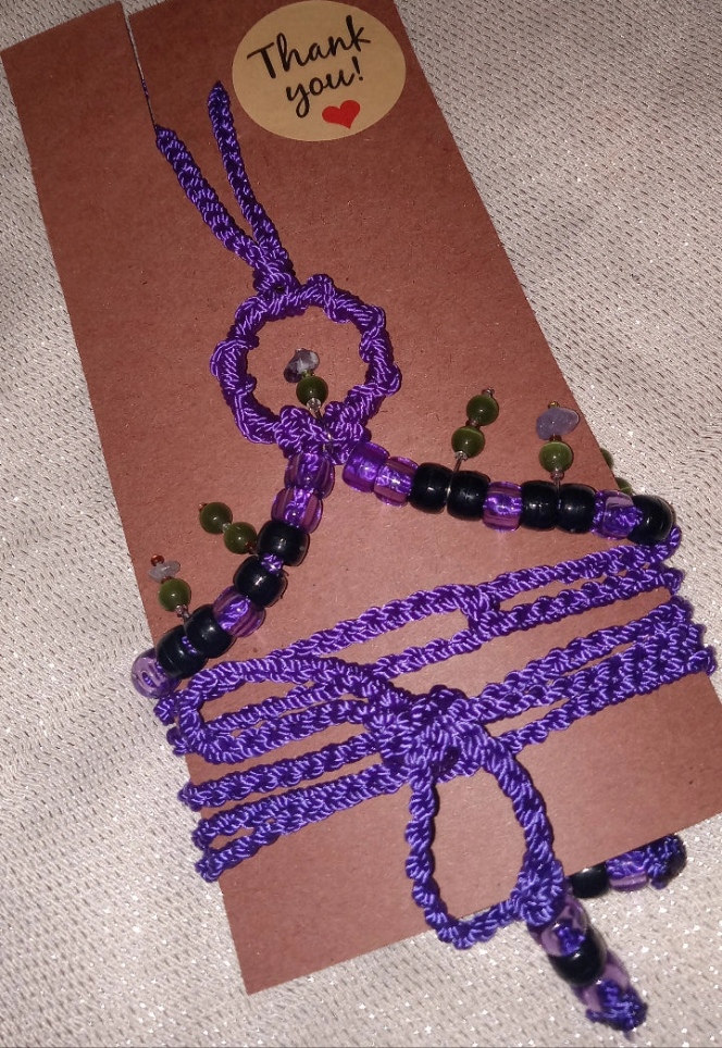 Sandalia de pies descalzos de cuarzos ojo de gato y amatista. Violeta hecho a mano (par)