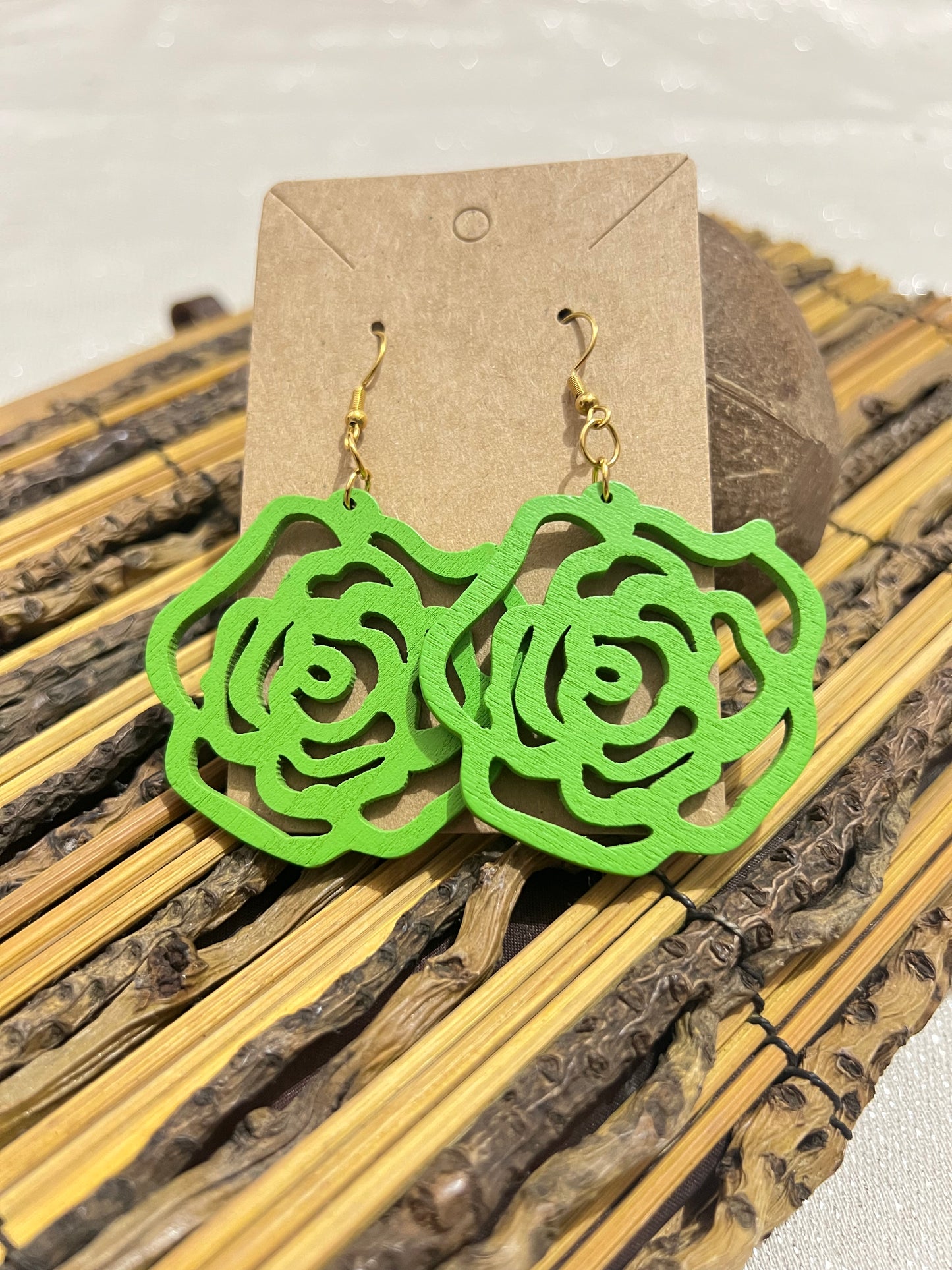Aretes - flor de madera verde