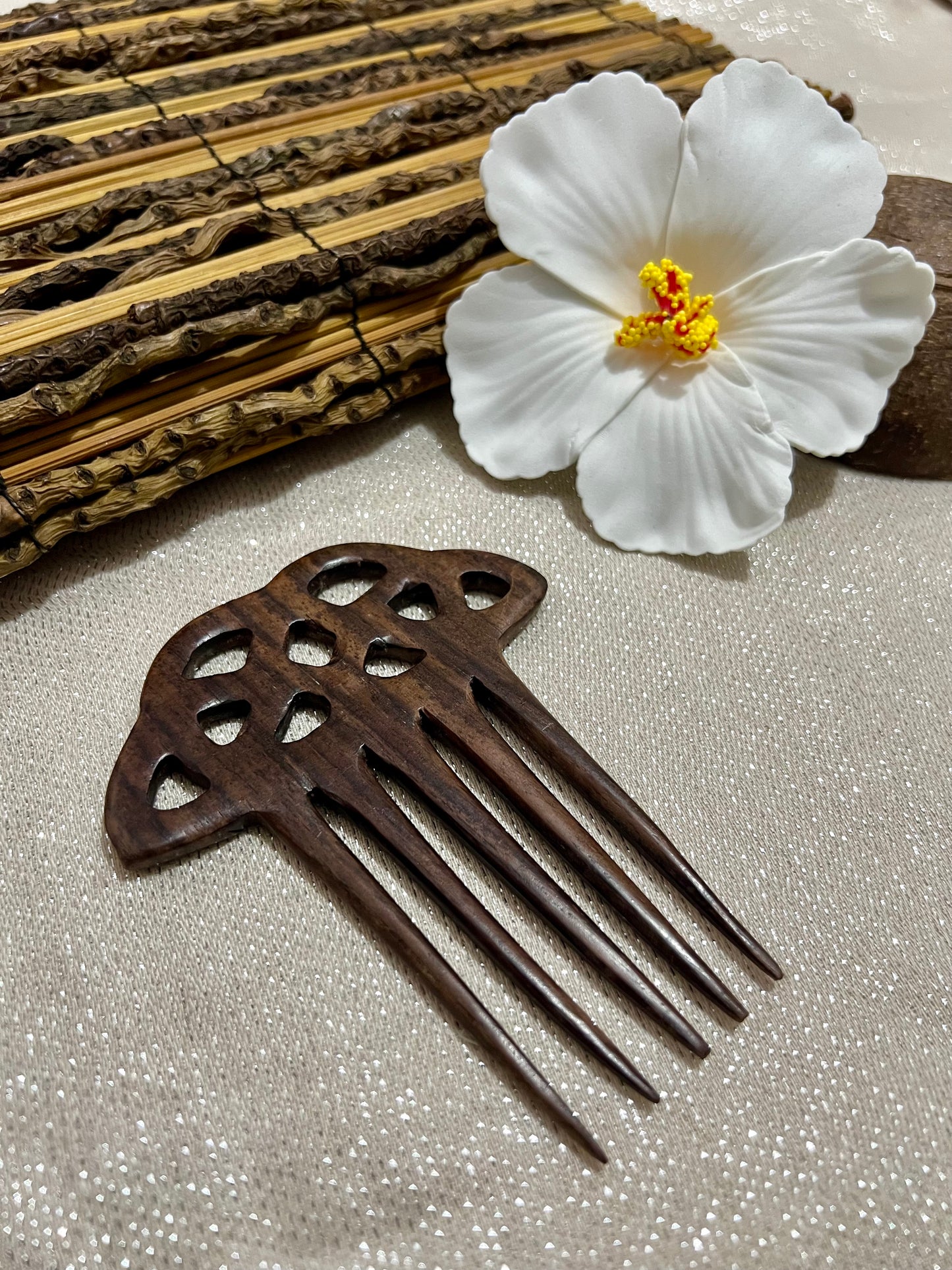 Peineta artesanal de madera