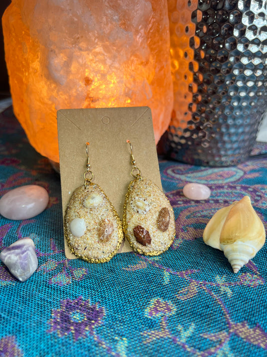 Aretes de caracoles y arena de las playas de Puerto Rico