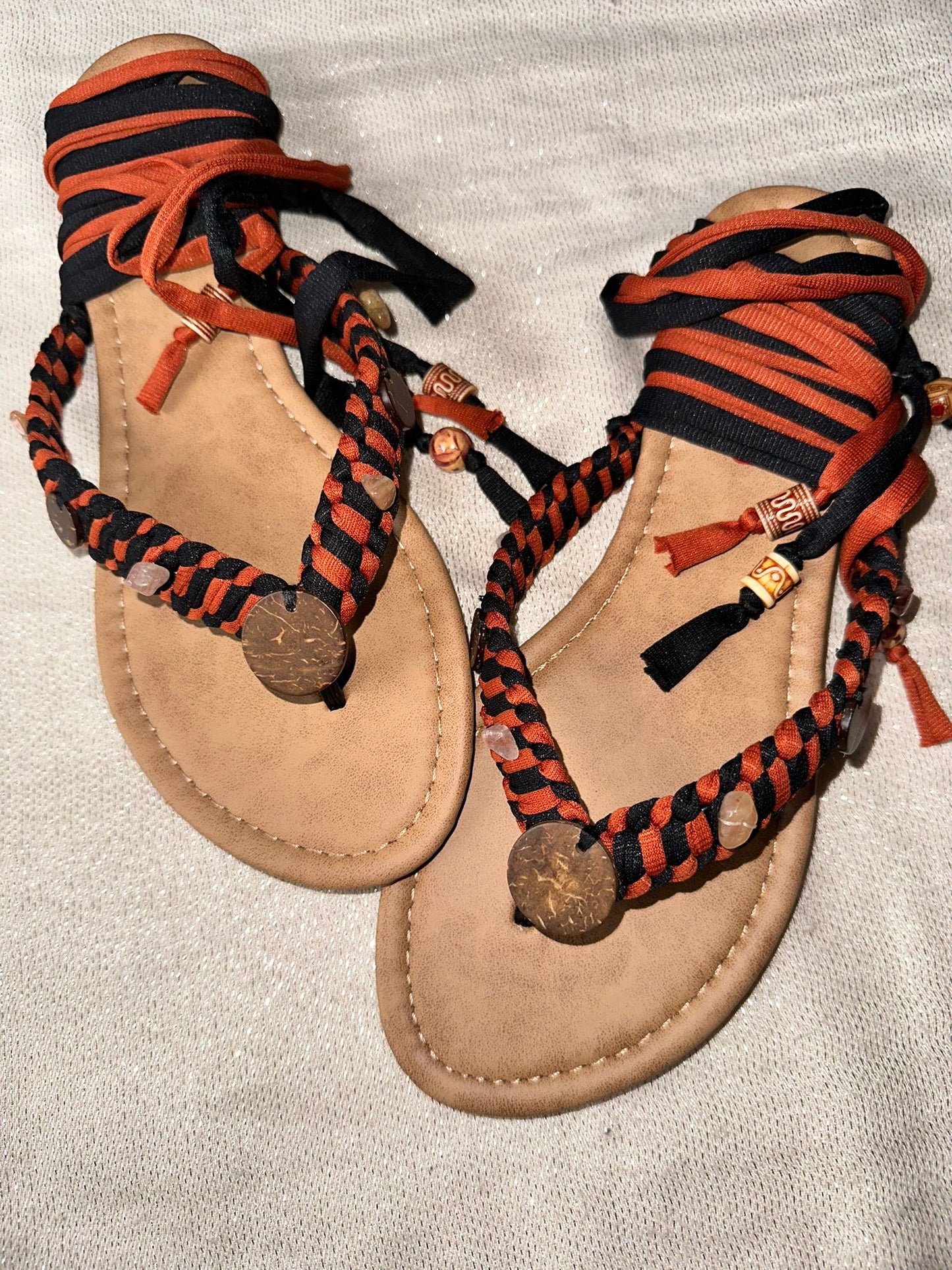 Sandalias Únicas negro y terracota Size 8
