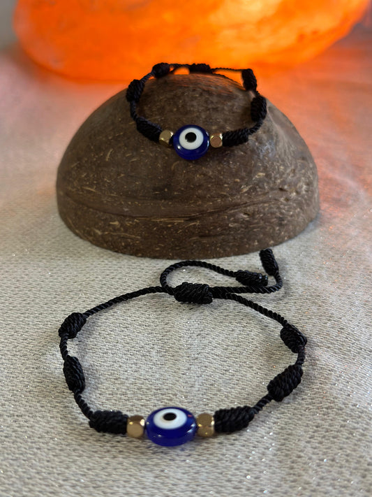 Pulsera de hilo negra y ojo