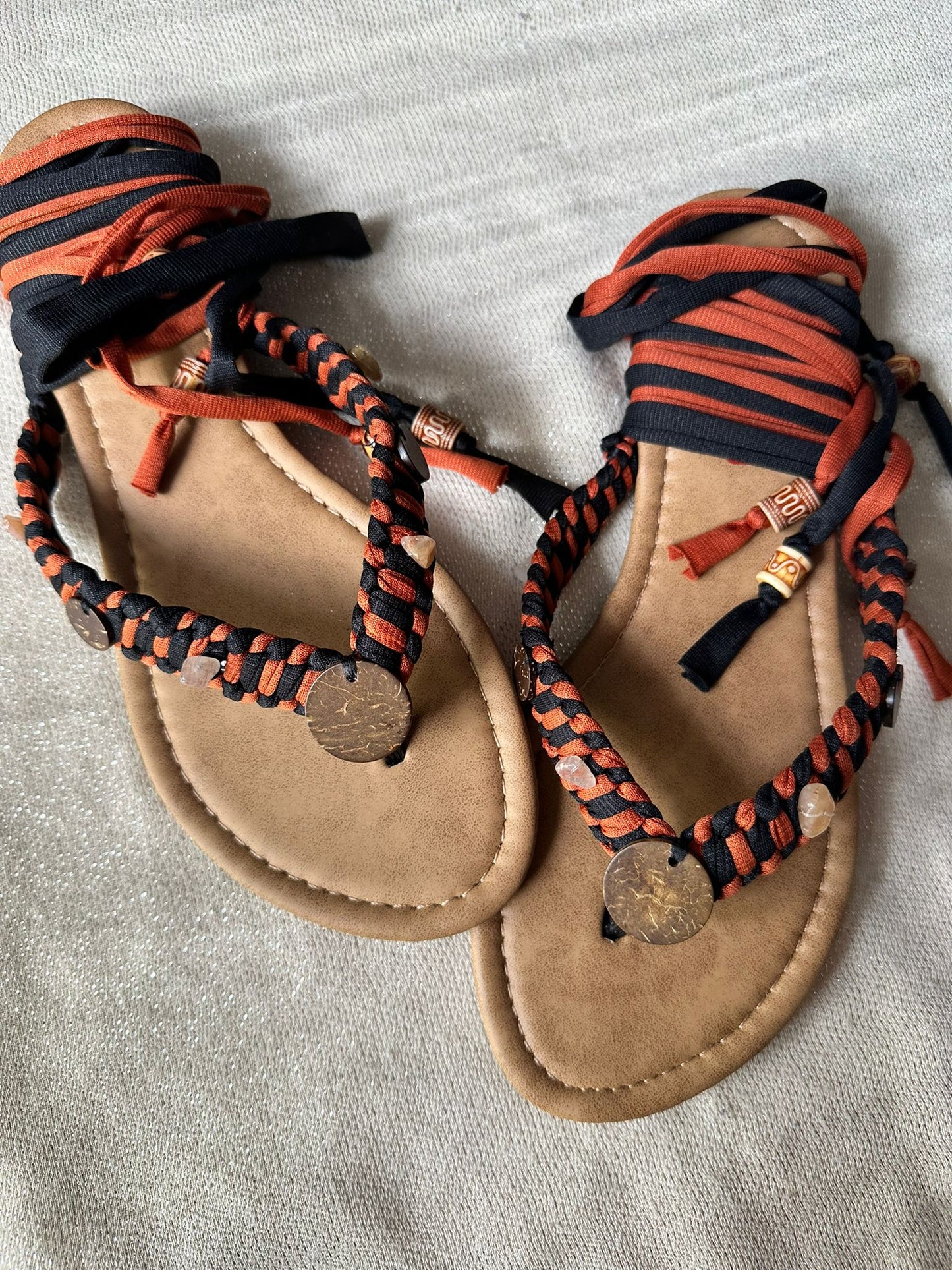 Sandalias Únicas negro y terracota Size 8