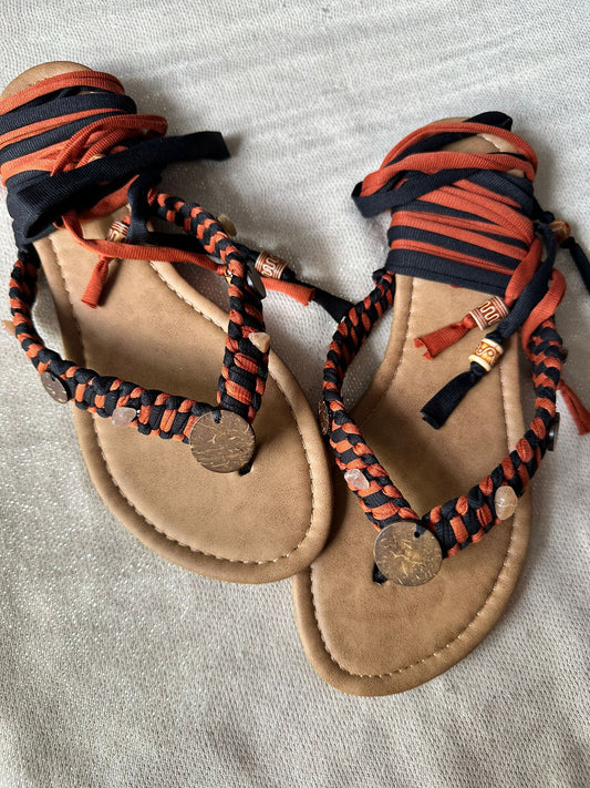 Sandalias Únicas negro y terracota Size 8