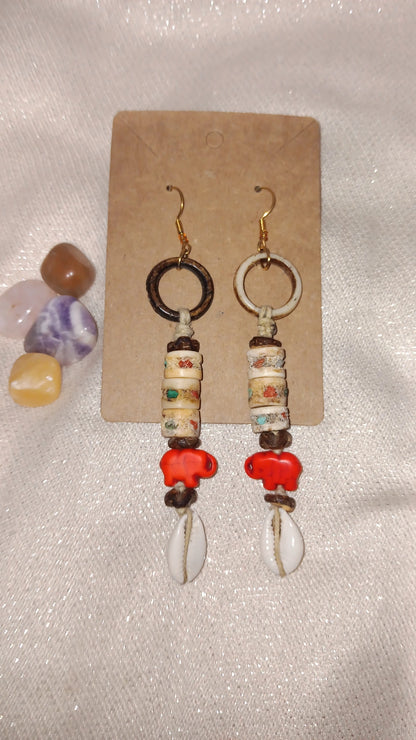 Aretes Hippie de huesos, elefantes y coco.