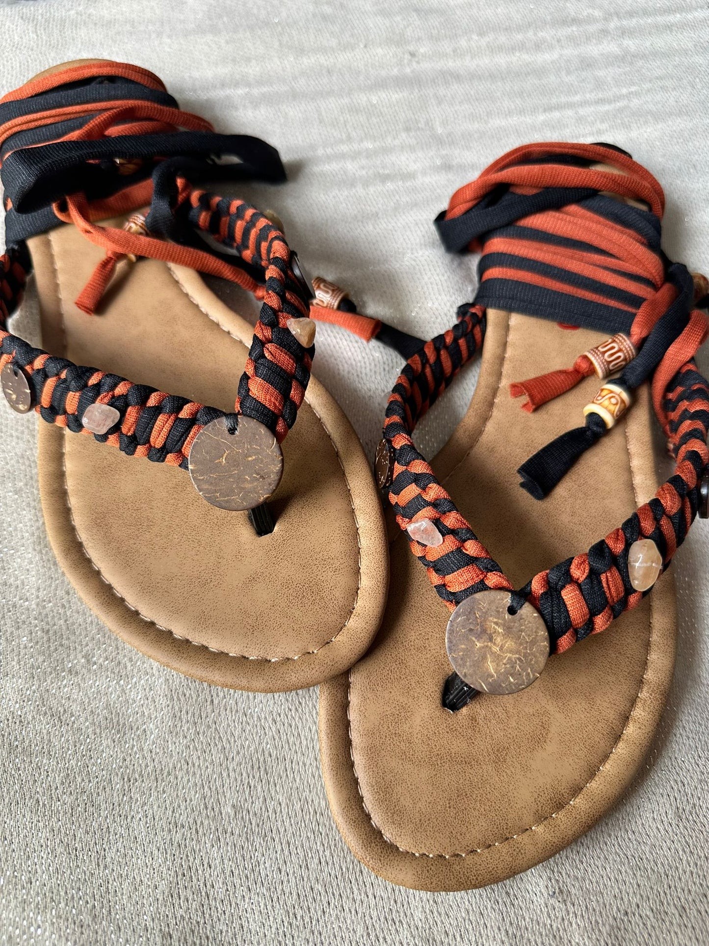 Sandalias Únicas negro y terracota Size 8